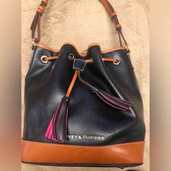 DOONEY & BOURKE Drawstring Bucket Bag Black Brown Pebble Grain Leather - Picture 6 of 15